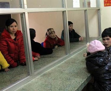 Bất cập trong việc tổ chức thăm gặp cho người bị kết án phạt tù khi bản án...